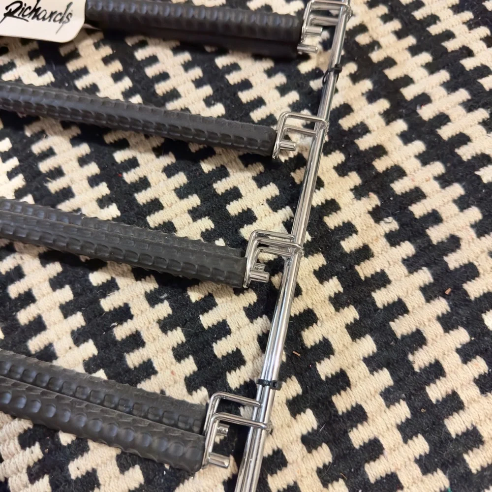 Richards set hangers